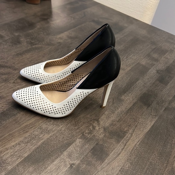 Black and white French connection heels. - Picture 1 of 3